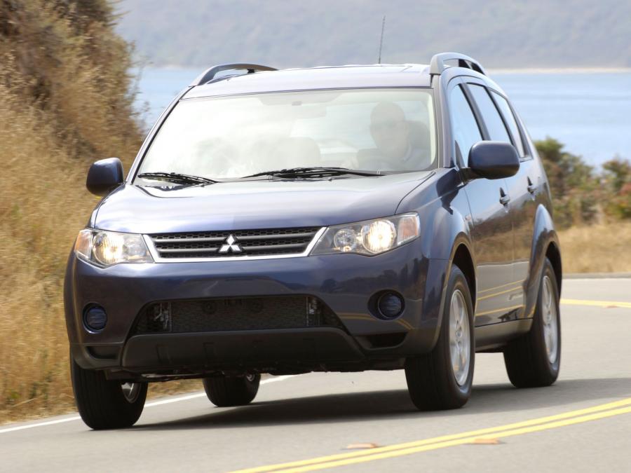  Mitsubishi Outlander 2007 года  (US) (фото 18 из 30)